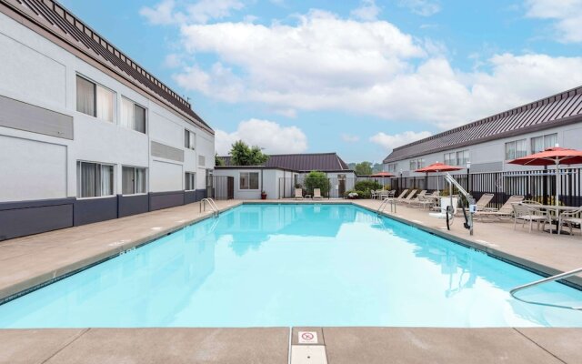 Best Western Plus Bridgeport Inn