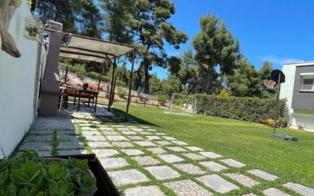 Eden apartment Paliouri with private backyard garden