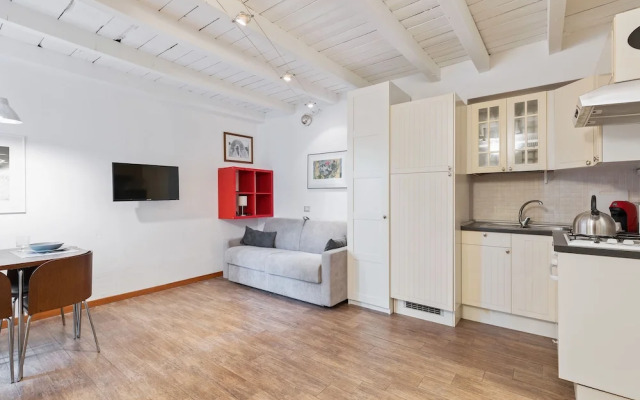 JOIVY Beautiful Studio For 2 Near Sempione Park