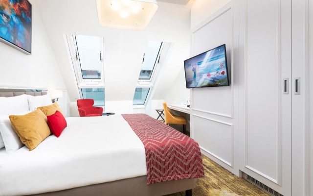 Three Corners Avenue Hotel
