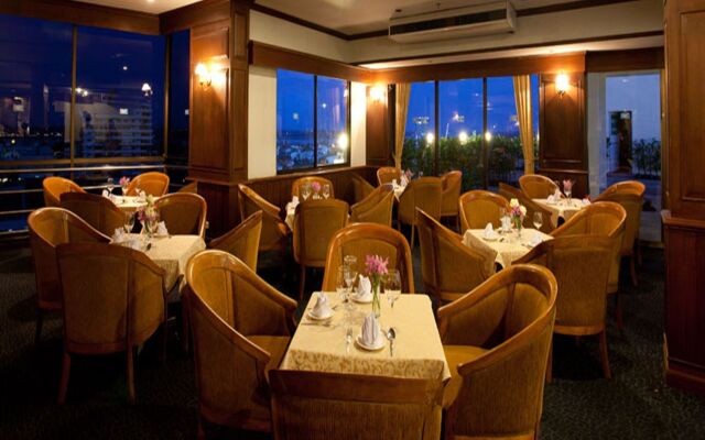 Ploy Palace Hotel