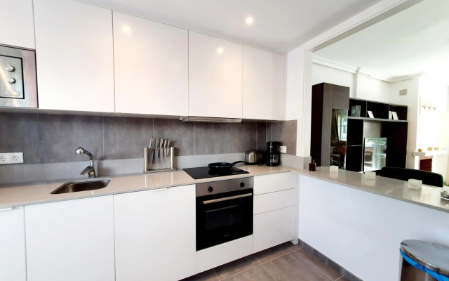 Lomas de Cabopino House