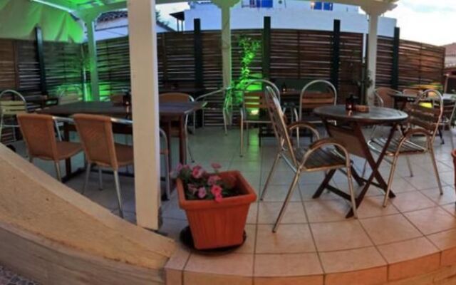 Tonia Hotel