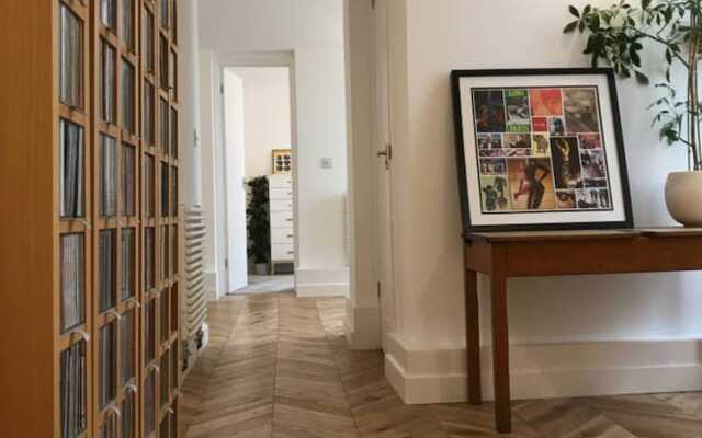 Unique Converted Vault Apartment in Hove