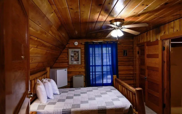 Twin Pines Lodge & Cabins