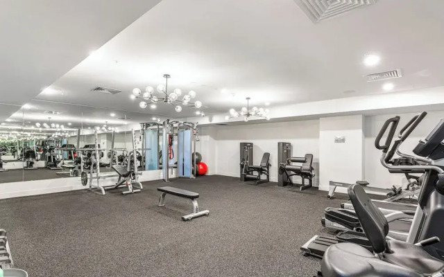 Chic 1Br Apt With Pool And Gym Perks