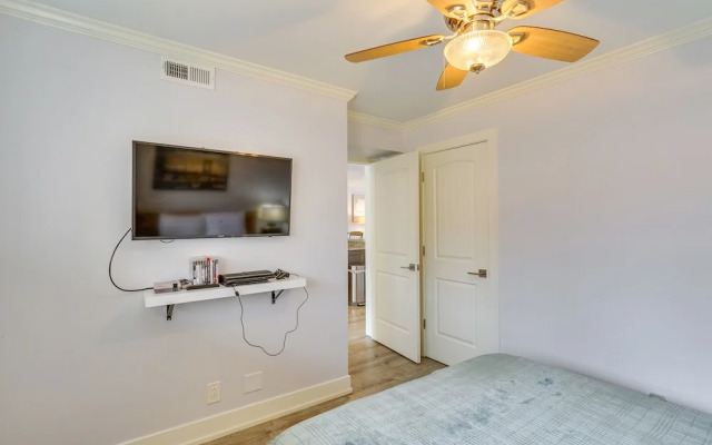 Lakefront Condo w/ Balcony in Osage Beach!