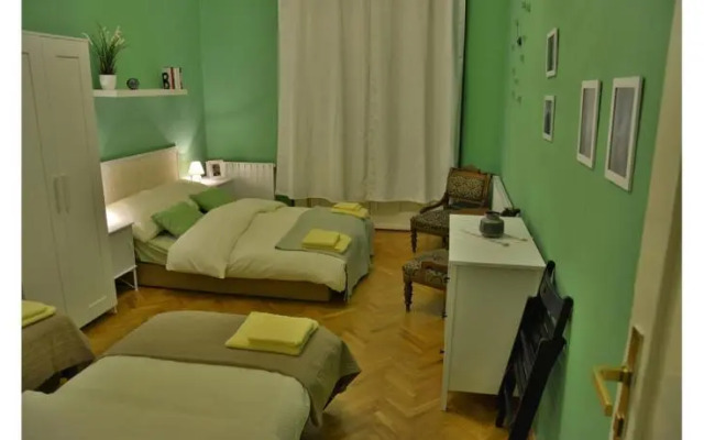 Cat and Co. Guesthouse