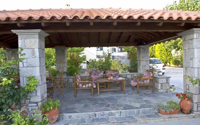Artemis Traditional Hotel