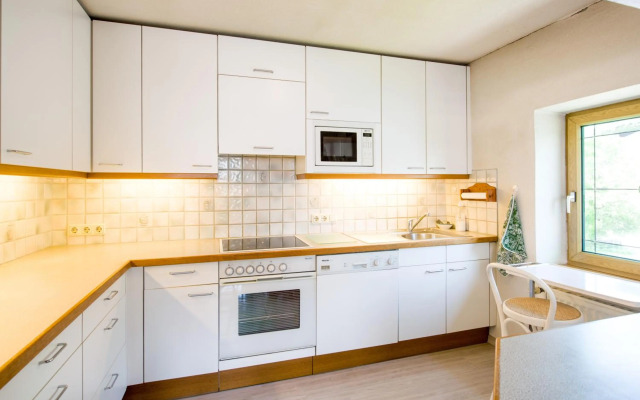 Wonderful bright apartment with balcony & garden