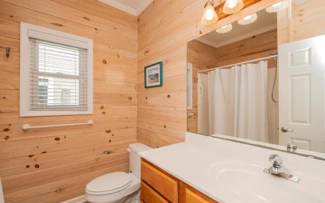 Casa Bianca by Oak Island Accommodations