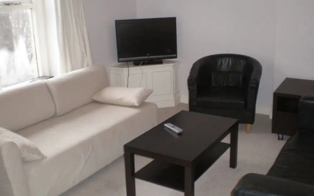 Flat 5 Cardiff