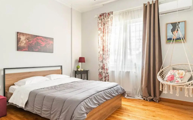 New Huge 5bdr/2bath Apt(+Netflix)/1min Toacropolis