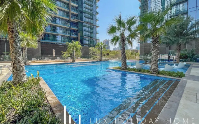 LUX The Marina Gate Sea View Suite 2