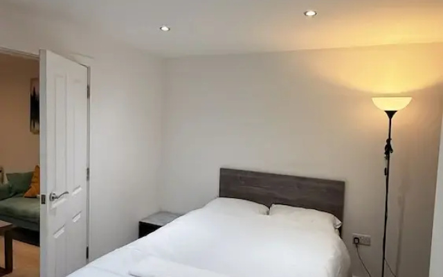 Cozy 1 Bedroom Fully Furnished Apartment