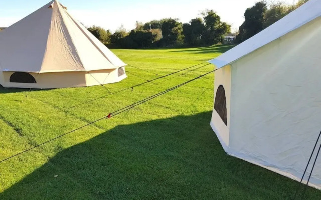 Luxury 4 Person Glamping Tent-Campsite