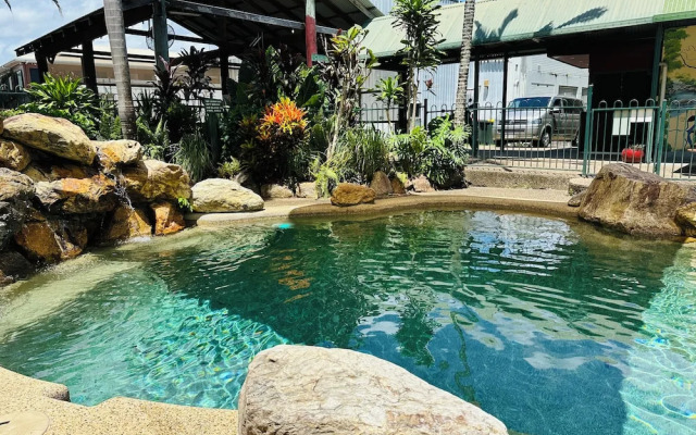 Mossman Exchange & Backpacker Resort