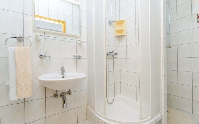 Apartments and Rooms Iva