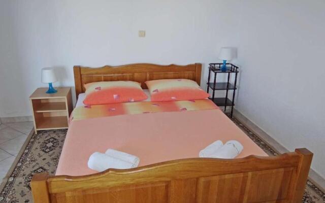 Apartments Tomislav - 120 m from beach