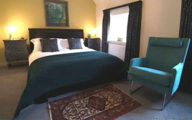 New Inn Hotel at Coln