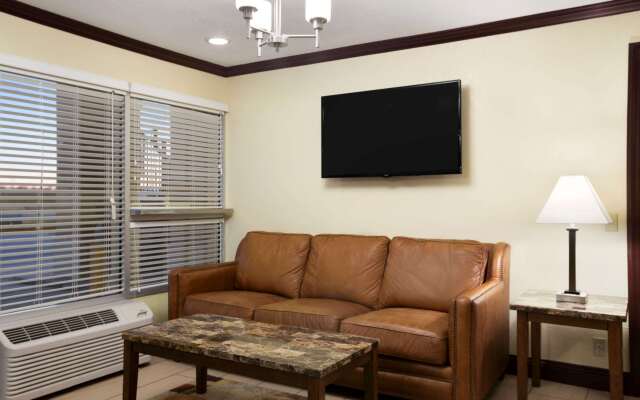 Super 8 By Wyndham Woodward