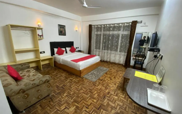 SPOT ON 90994 New Hidden Gem Residency