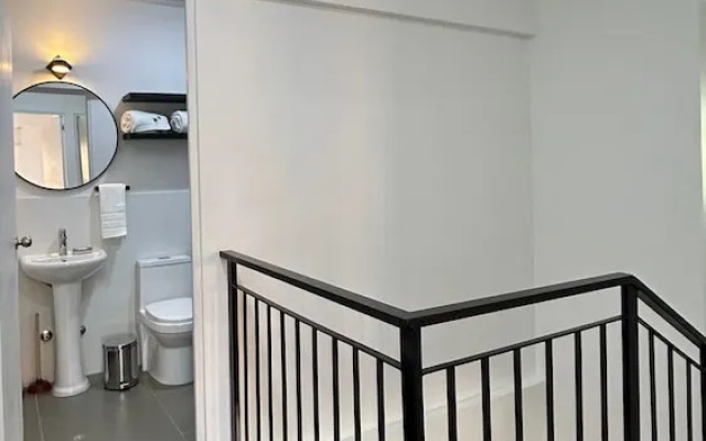 w Trendy 2BR Duplex Retreat in Cusco