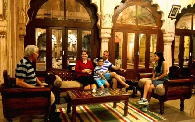 Mahalkhas Palace
