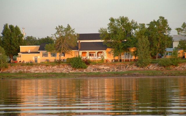 Motel & Restaurant De La Plage