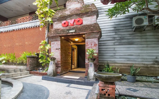 Super OYO Townhouse Oak Maxi Hotel Legian