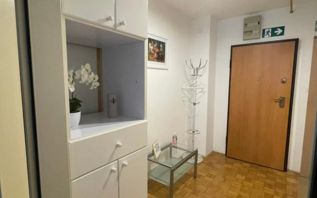 Apartment Green - Grey