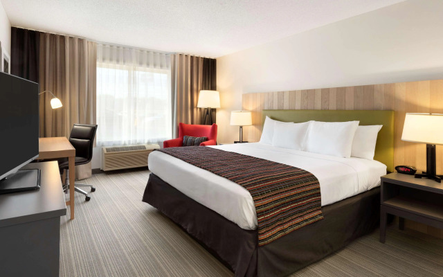 Country Inn & Suites by Radisson, Chippewa Falls, WI