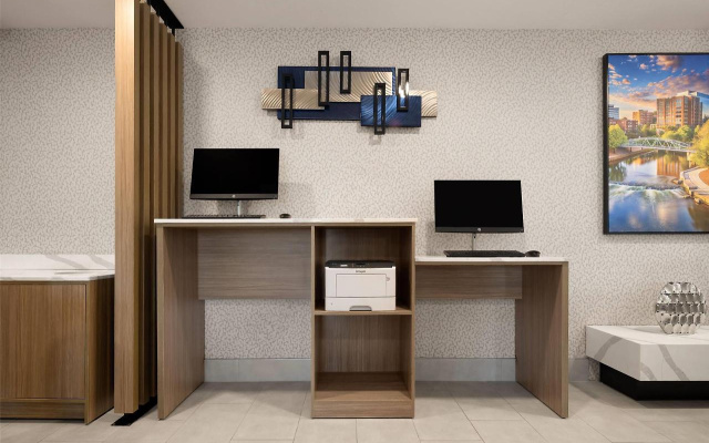La Quinta Inn & Suites by Wyndham Greenville Woodruff Rd.