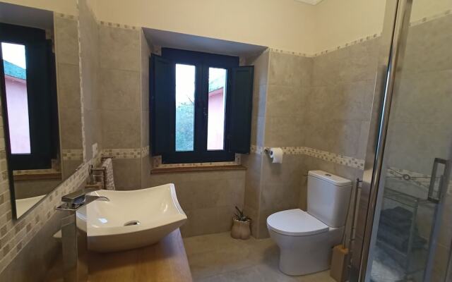 Stunning 3-bed House in Gallinaro, Aircon and Pool