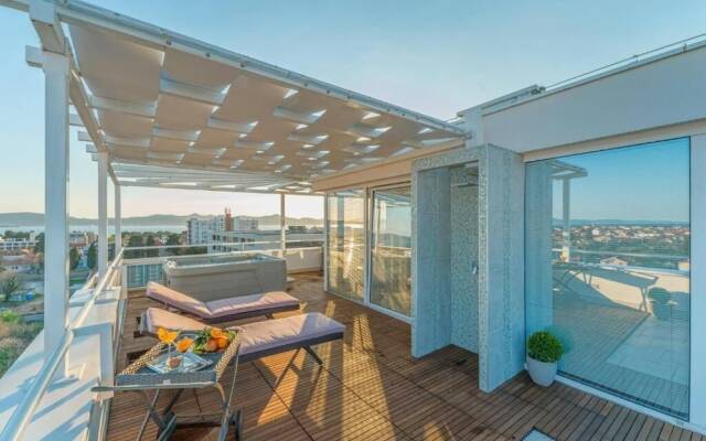 Sunset Penthouse Apartment with Hot Tub