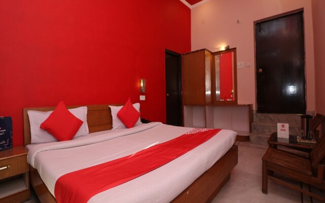 OYO 24340 Hotel Laxmi Palace