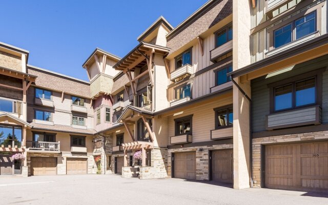 Phoenix 207 2 Bedroom Condo by Redawning