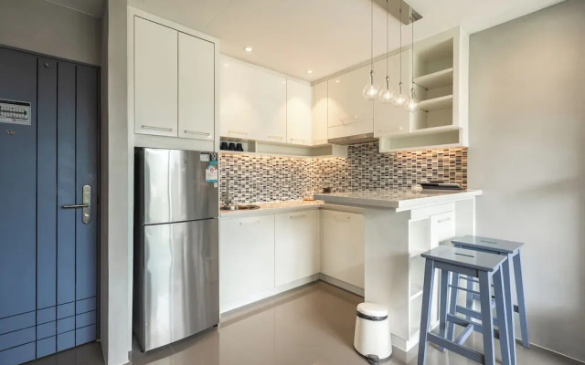 1BR Suite with Rooftop Pool C223