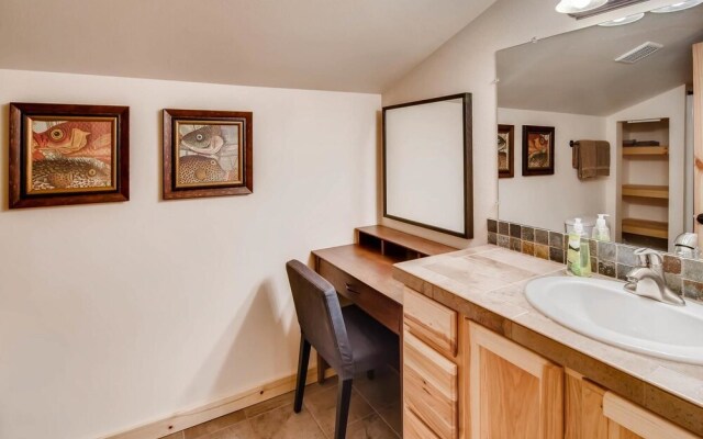 Roslyn Ridge Retreat