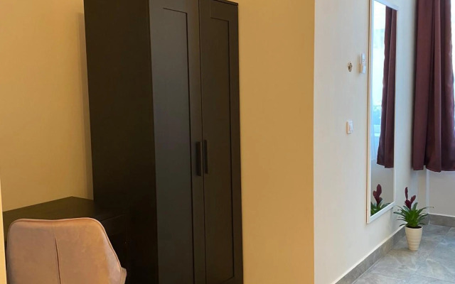 Theater Guesthouse with Parking