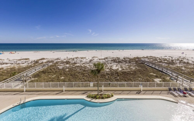 Lighthouse Condos by Hosteeva