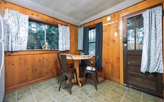 Log Cabin Motor Court