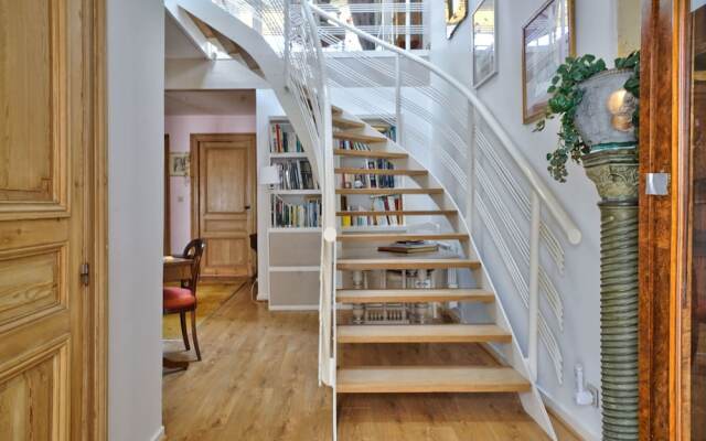 Splendid 160m2 Apartment With Terrace