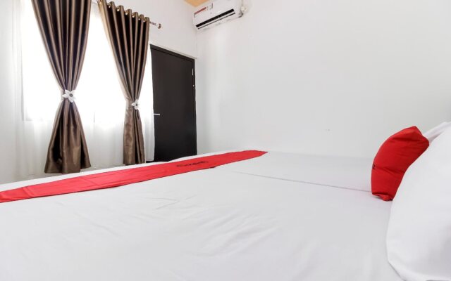RedDoorz near Sam Ratulangi Airport