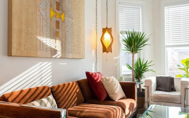 Chic Logan Pad - Modern Meets Retro