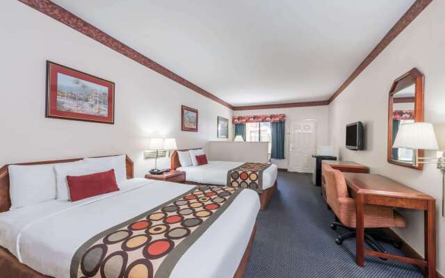 Super 8 by Wyndham Weslaco