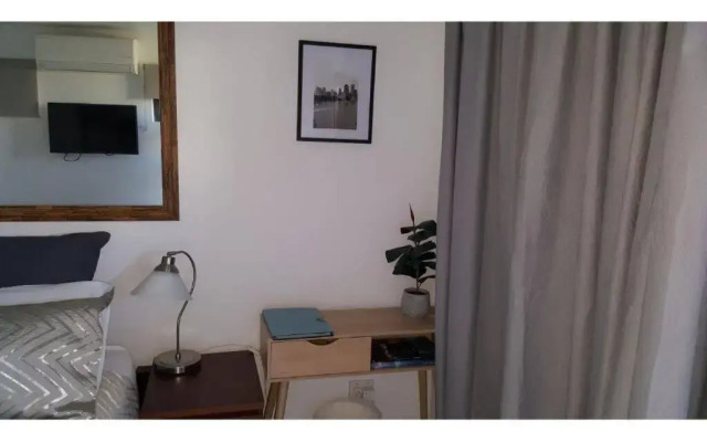 Woolloongabba, comfortable, modern, private studio