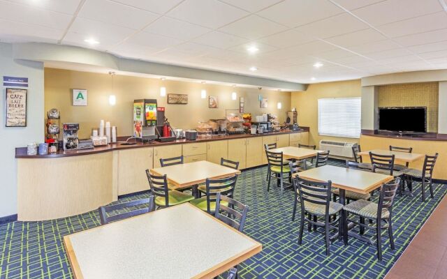 Comfort Inn & Suites Louisville Airport Fair&Expo