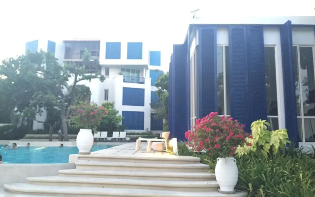 The Che Pool Access Beachfront Condo by Away