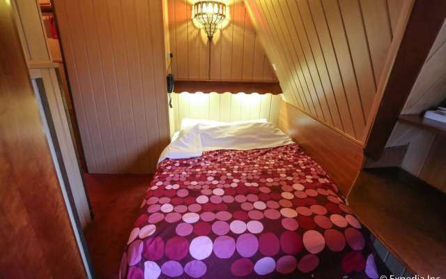 Nadia Hotel
